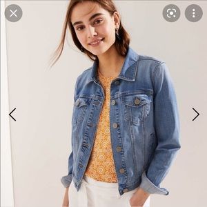 🌟 LOFT petite cropped denim trucker jacket
